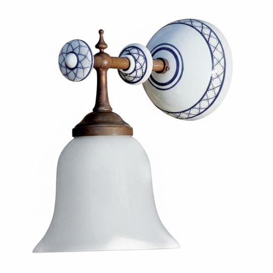 rucne malovana mediteranska modra nalepka toscan mediteransky provensalsky taliansky kuchyna obyvacka spalna kupelna osvetlenie narocny luster balaton chata obnova polovnicka chata 1.jpg